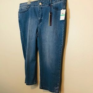 NWT Gloria Vanderbilt Capri Length Jeans Heavily Embroidered Size 18
